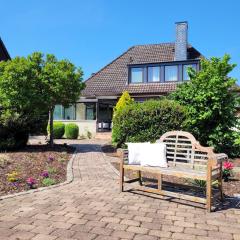 Kostengünstige Souterrain Ferienunterkunft - Strandnah und Modern eingerichtet inklusive Gartenzugang, Parkplatz & Fahrradunterstellplatz