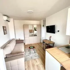 Sara&Sera SELF CHECK IN,fourth floor NO elevator,Studio App