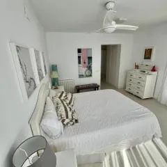 Soleada,amplia con baño privado