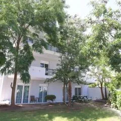 AMADEO APARTMENTS