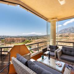 Tranquil 2 Bed 2 Bath Retreat, Pool, Parking