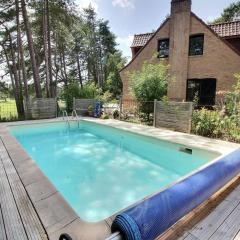 Annonce professionnelle. Jolie maison de vacances 4 chambres avec piscine extérieur, à proximité de la plage, pour 8 à 1