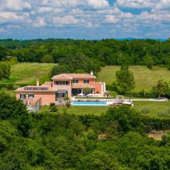 Beautiful Villa Village with tennis court in Tinj