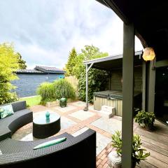 Buddha style family house & jacuzzi & sauna near Amsterdam