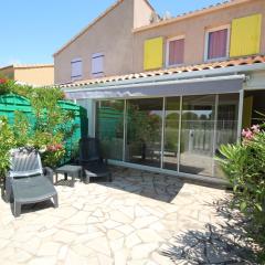 Belle villa 2 chambres terrasse vue réserve naturelle dans résidence sécurisée avec piscine commune 800m de la mer LRCS50