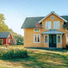 Three-Bedroom Holiday Home In Sodra Vi