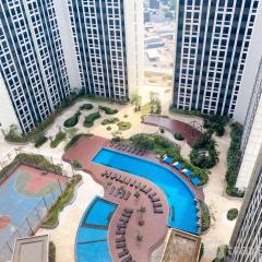 Cozy and Homey Studio Room Pollux Chadstone Apartment By Travelio