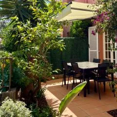 Village typique - piscine - grande terrasse ombragée - logement climatisé