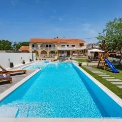 Gorgeous Apartment In Galovac With Wifi