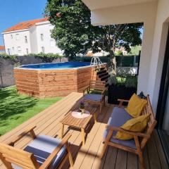 Maslina House - Family apartment 1 with Pool