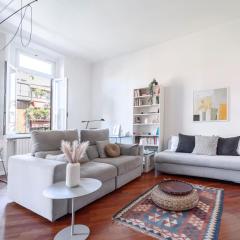 Roomy Central Flat with Garage - Porta Romana