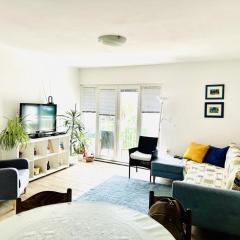 Modern luxury 2-bedroom apt with balcony & patio