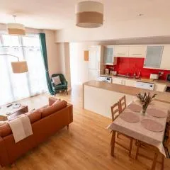 Stylish Beach Townhouse with Parking and Ferry Offer