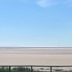 Beachside Holiday Retreat - Sleeps 6 & Parking