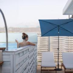 City Apartment with heated rooftop Pool