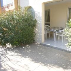 T2 RDC terrasse parking et piscine à 50 m- plage V0743