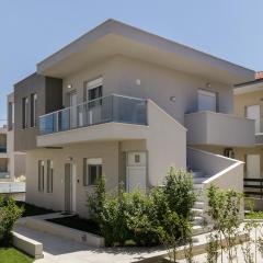 Nikiti Sik Luxury Apartments by halu!