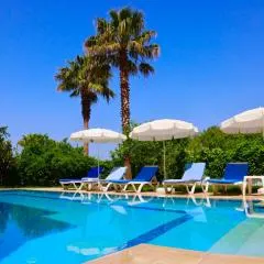 Villa with a private pool and mountain view in a quiet area next to fores