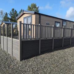 Charming 2-Bed Lodge in Newton Stewart