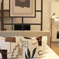 Modern Flat Near Trindade by LovelyStay