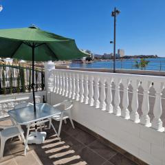 House totally refurbished in 2024, terrace in front of the sea, 1 min walk to the beach, aircon, wifi
