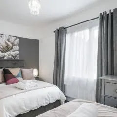 4 Bed Flat Sleeps up to 9 Close to Brixton