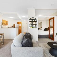 Executive Elegance Stylish 1BR Suite on Hay St