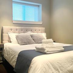 Separate Entry Private 2 Bedrooms Free Parking Near Skytrain Metrotown