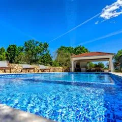 Charming stone house with private pool & jacuzzi - Holiday Home Vera