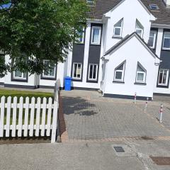4 Bed By The Sea