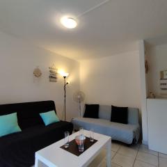 Appartement T2 Saint-Pierre-La-Mer: Terrasse, Parking Privé, Tennis - 4 Pers. - FR-1-795-23