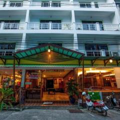 Triple Rund Place Hotel