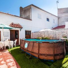 Cozy Home In Cuevas Del Campo With Wifi
