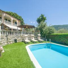 5 Bedroom Stunning Home In Chiavari
