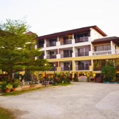 Nantharom Hotel and Restaurant