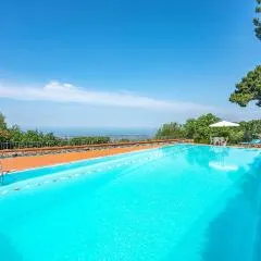 2 Bedroom Nice Home In Camaiore Lu