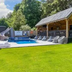Luxurious oasis relax 32c pool, jacuzzi games bar
