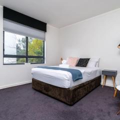 Gateway Apt in Kingston Central - Hosted by Canstay