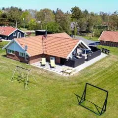 4 Bedroom Lovely Home In Blvand