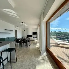 Elegant modern and bright flat with splendid terrace overlooking the sea and Palmaria Island Modern designer interior accommodates up to six people