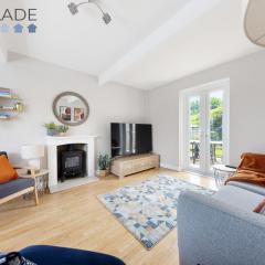 3 bed, 2 Bath, Sleeps 6, with Free Parking & WiFi, ideal for contractors and families