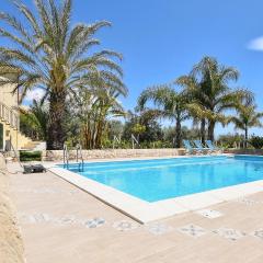 5 Bedroom Awesome Home In Noto