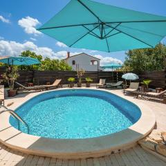 Pet Friendly Apartment In Peroj