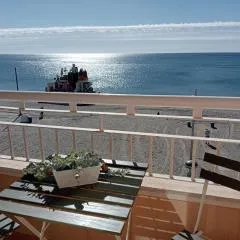 Primera linea de Playa a 10 min Estepona