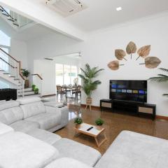 Tanjung Bungah 5BR Villa w pool 20pax