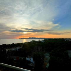 Penthouse d'exception avec Rooftop vue mer et colline 3 chambres sur 2 étages 100m de la plage