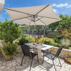 2 Bedroom Cozy Apartment In Pula
