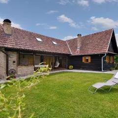 Amazing Home In Sisinec