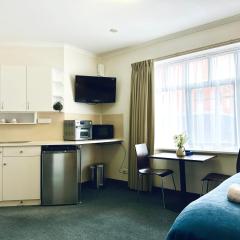 Charming Studio - Adelaide CBD - WiFi - King bed