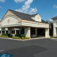 Lamplighter Inn & Suites Pittsburg